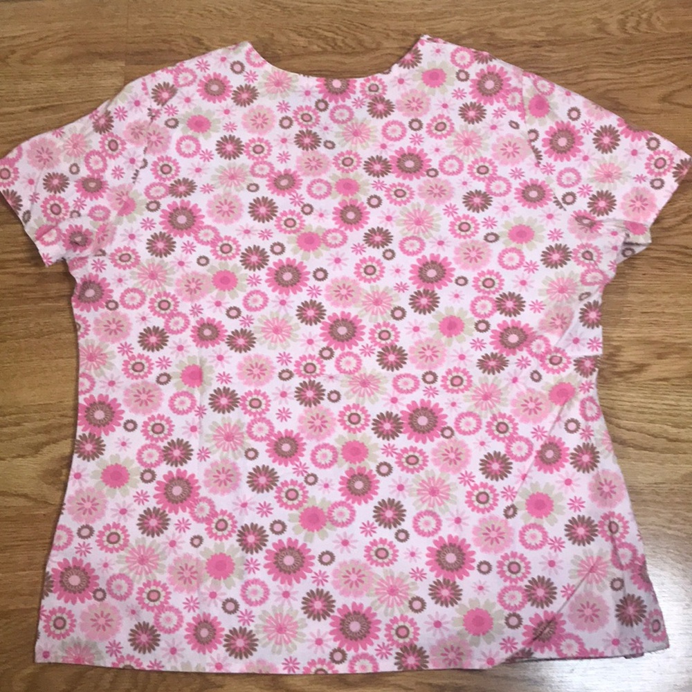 Scrub Top - Picture 3 of 4